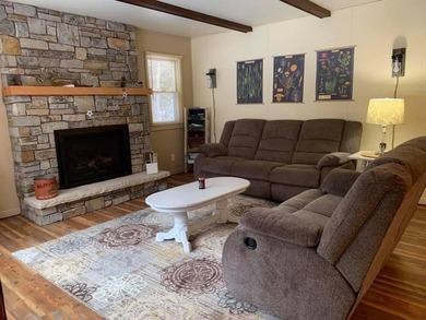 Charming, lovingly cared-for cottage on highly desirable Lake - photo 8
