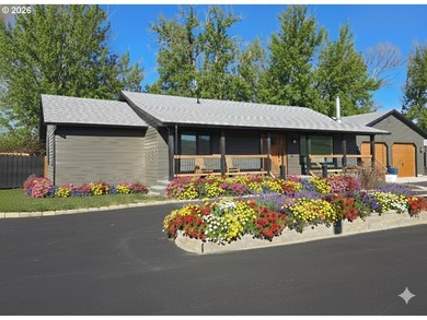 Creekside Luxury in the Heart of Dufur. Experience the pinnacle - photo 1