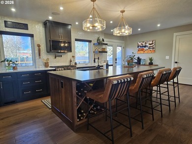 Creekside Luxury in the Heart of Dufur. Experience the pinnacle - photo 6