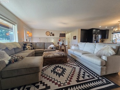 Creekside Luxury in the Heart of Dufur. Experience the pinnacle - photo 9