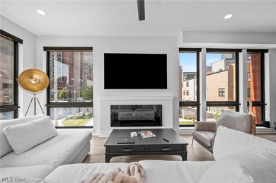 Downtown living at its best. Plenty of living space - photo 4