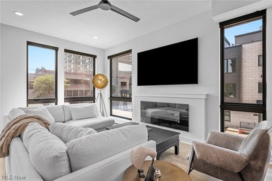 Downtown living at its best. Plenty of living space - photo 5