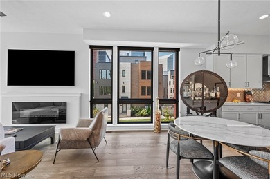 Downtown living at its best. Plenty of living space - photo 7