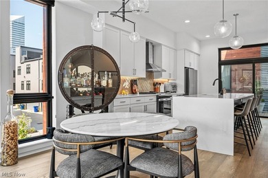 Downtown living at its best. Plenty of living space - photo 8