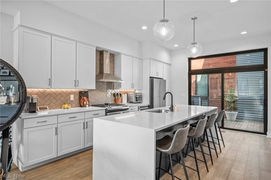 Downtown living at its best. Plenty of living space - photo 10