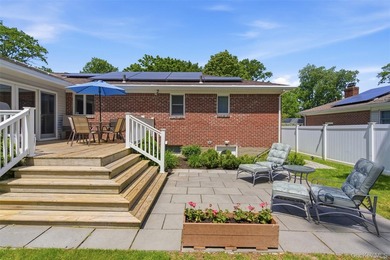 Beautifully Renovated Expanded Ranch Nested On A Quiet - photo 20
