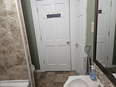 Turnkey, fully furnished property currently operating as a - photo 31