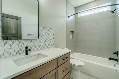 Stunning Custom Lakefront Home on Garrison Bay - Move-In Ready! - photo 37