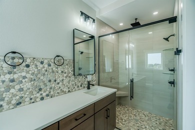 Stunning Custom Lakefront Home on Garrison Bay - Move-In Ready! - photo 38