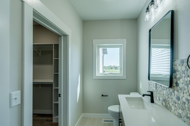 Stunning Custom Lakefront Home on Garrison Bay - Move-In Ready! - photo 41