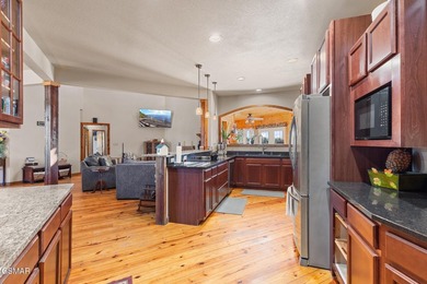 Welcome to this truly one-of-a-kind mountain retreat offering - photo 11