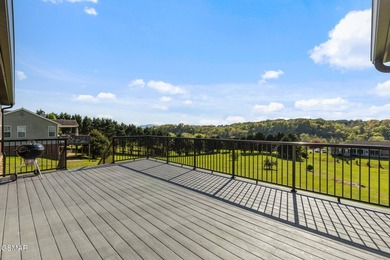 Welcome to this truly one-of-a-kind mountain retreat offering - photo 17