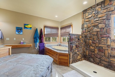 Welcome to this truly one-of-a-kind mountain retreat offering - photo 21