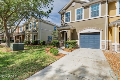 Lake Townhome/Townhouse For Sale in Jacksonville, Florida