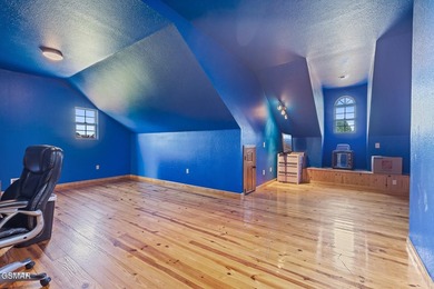 Welcome to this truly one-of-a-kind mountain retreat offering - photo 38