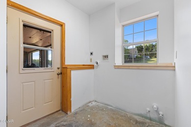 Welcome to this truly one-of-a-kind mountain retreat offering - photo 46
