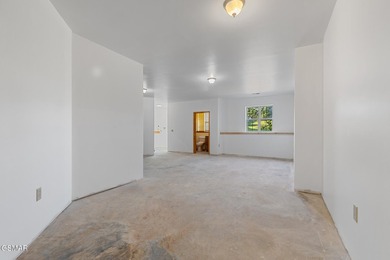 Welcome to this truly one-of-a-kind mountain retreat offering - photo 49