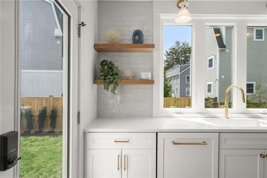 Beautifully transformed from top to bottom, this exceptional - photo 6