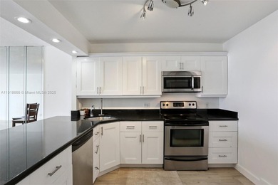 Spacious and remodeled . walking distance to Hallandale beach