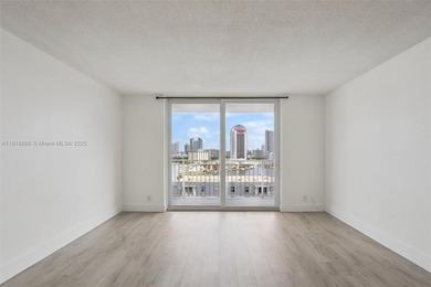 Spacious and remodeled . walking distance to Hallandale beach