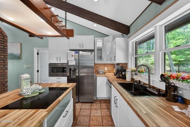 A Buyer's Dream Wrapped in Total Seclusion on ~26 Smoky Mountain - photo 23