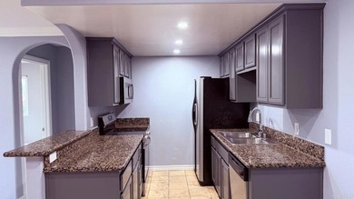 Welcome to this 2 bedroom, 2 bathroom ground-floor corner condo - photo 26