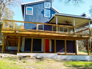 Tree House - Lake Home For Sale in Clifton, Texas