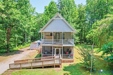 Escape to your own private retreat in the heart of Victoria, VA! - photo 1