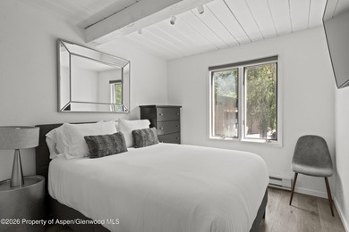 Rare double-height living room, fully upgraded three bedroom - photo 14