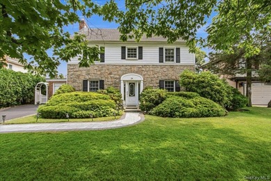 Beautifully landscaped Center Hall Colonial in a most desirable - photo 1