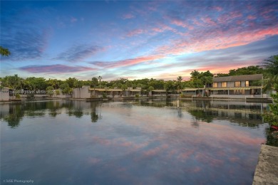 Lake Townhome/Townhouse For Sale in Miami Lakes, Florida