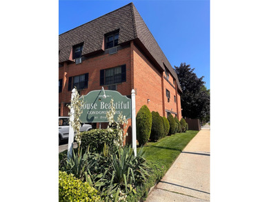 Welcome to House Beautiful Condominium! A highly desirable and - photo 1