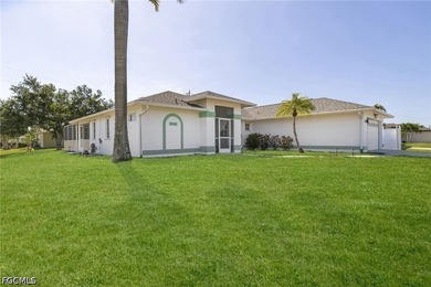 Beautifully well-maintained home offering elevated Florida - photo 7
