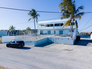 74560 Overseas Highway is a dynamic waterfront commercial asset - photo 3