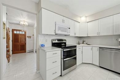 Welcome to 19 Stimson Place, a charming Colonial nestled in the - photo 11