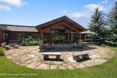 Spacious Larry Berlin designed home on a private cul-de-sac - photo 11