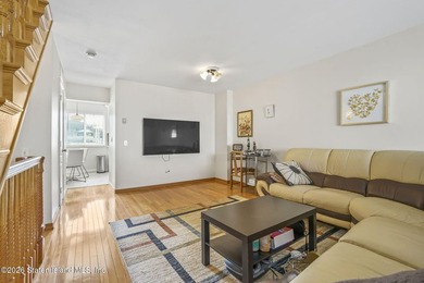 Move right into this spacious and sunny 2-bedroom, 3-level - photo 12