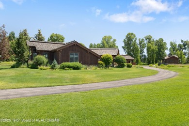 Spacious Larry Berlin designed home on a private cul-de-sac - photo 12