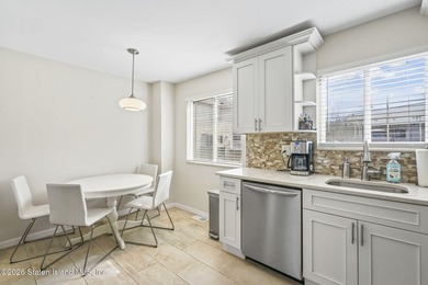 Move right into this spacious and sunny 2-bedroom, 3-level - photo 13