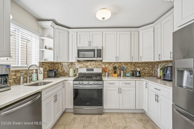Move right into this spacious and sunny 2-bedroom, 3-level - photo 14