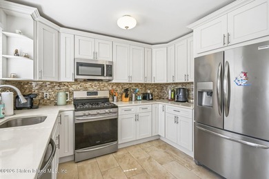 Move right into this spacious and sunny 2-bedroom, 3-level - photo 16