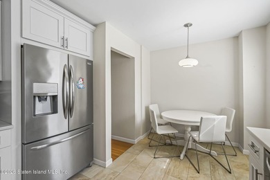Move right into this spacious and sunny 2-bedroom, 3-level - photo 17