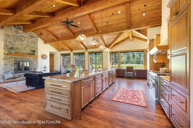 Spacious Larry Berlin designed home on a private cul-de-sac - photo 17