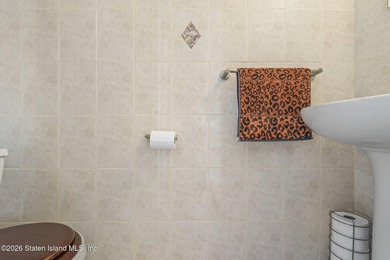 Move right into this spacious and sunny 2-bedroom, 3-level - photo 18