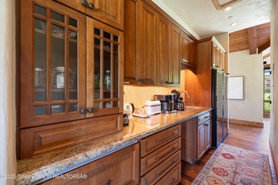 Spacious Larry Berlin designed home on a private cul-de-sac - photo 18