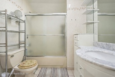 Move right into this spacious and sunny 2-bedroom, 3-level - photo 22