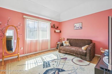 Move right into this spacious and sunny 2-bedroom, 3-level - photo 23
