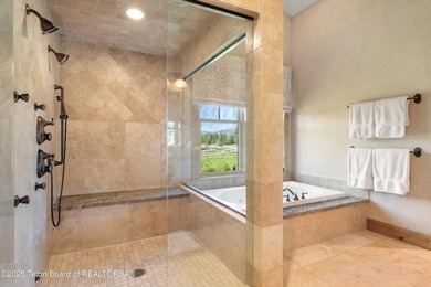 Spacious Larry Berlin designed home on a private cul-de-sac - photo 25