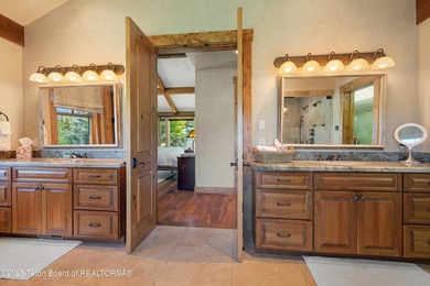 Spacious Larry Berlin designed home on a private cul-de-sac - photo 26