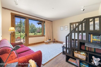 Spacious Larry Berlin designed home on a private cul-de-sac - photo 29